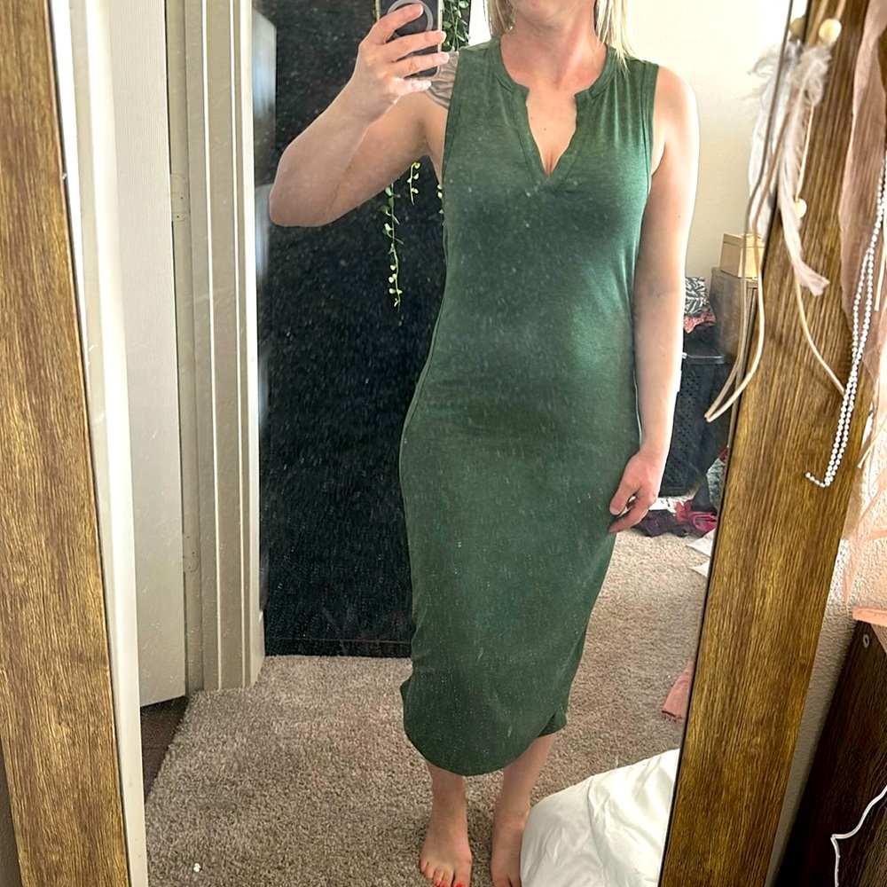 Sleeveless midi dress